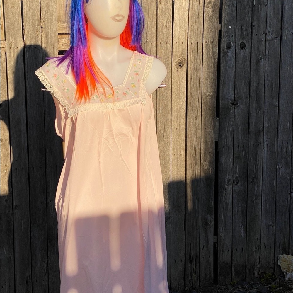 1960s Vintage Pink nightgown floral embroidered medium Peignoir negligee 2 piece